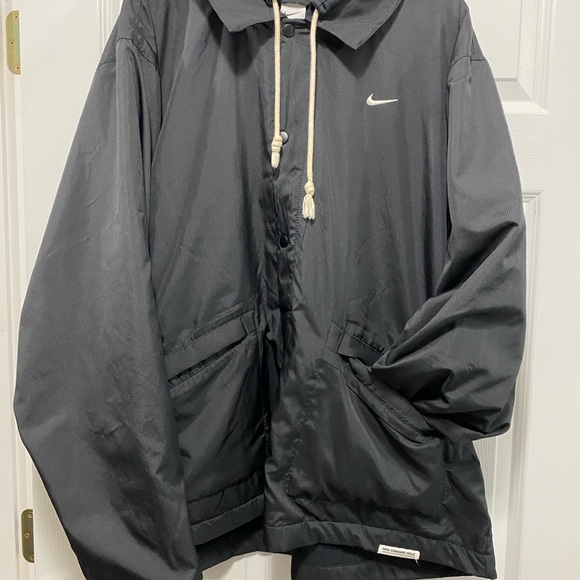 Nike Men's Black Thermafit Jacket with Hood - Picture 6 of 6